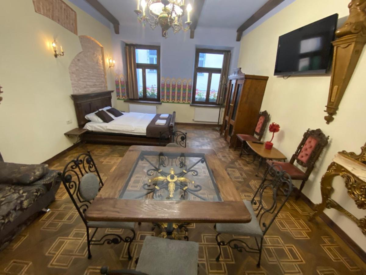 Апартаменти Королівські На Вулиці Лесі Українки 19 Leópolis Exterior foto