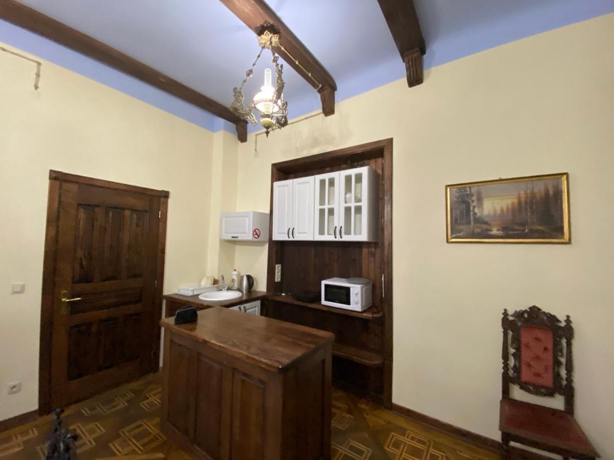 Апартаменти Королівські На Вулиці Лесі Українки 19 Leópolis Exterior foto