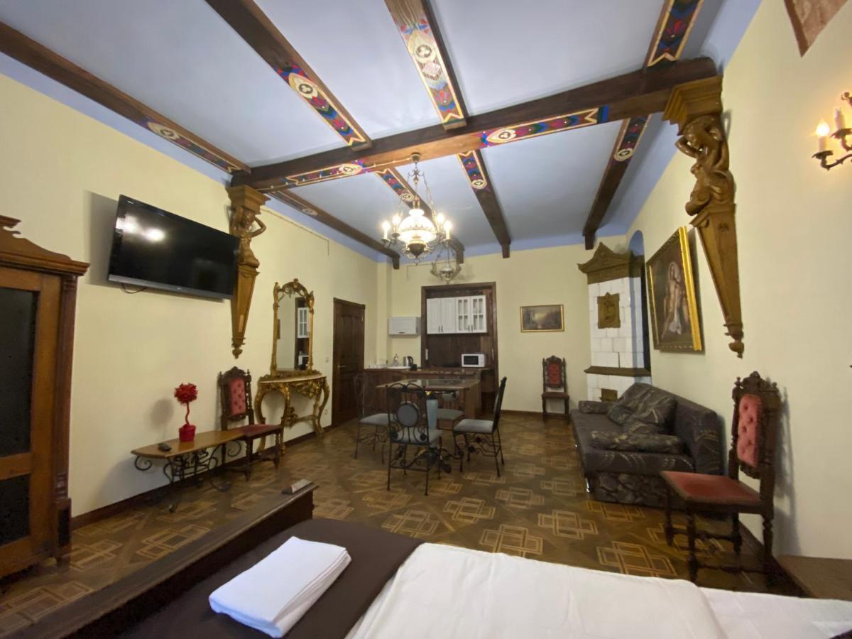 Апартаменти Королівські На Вулиці Лесі Українки 19 Leópolis Exterior foto