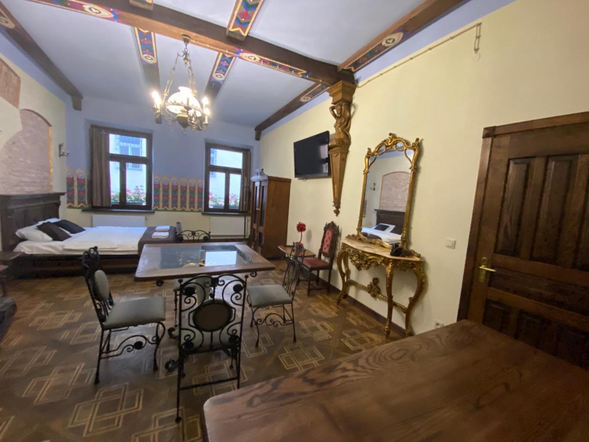 Апартаменти Королівські На Вулиці Лесі Українки 19 Leópolis Exterior foto