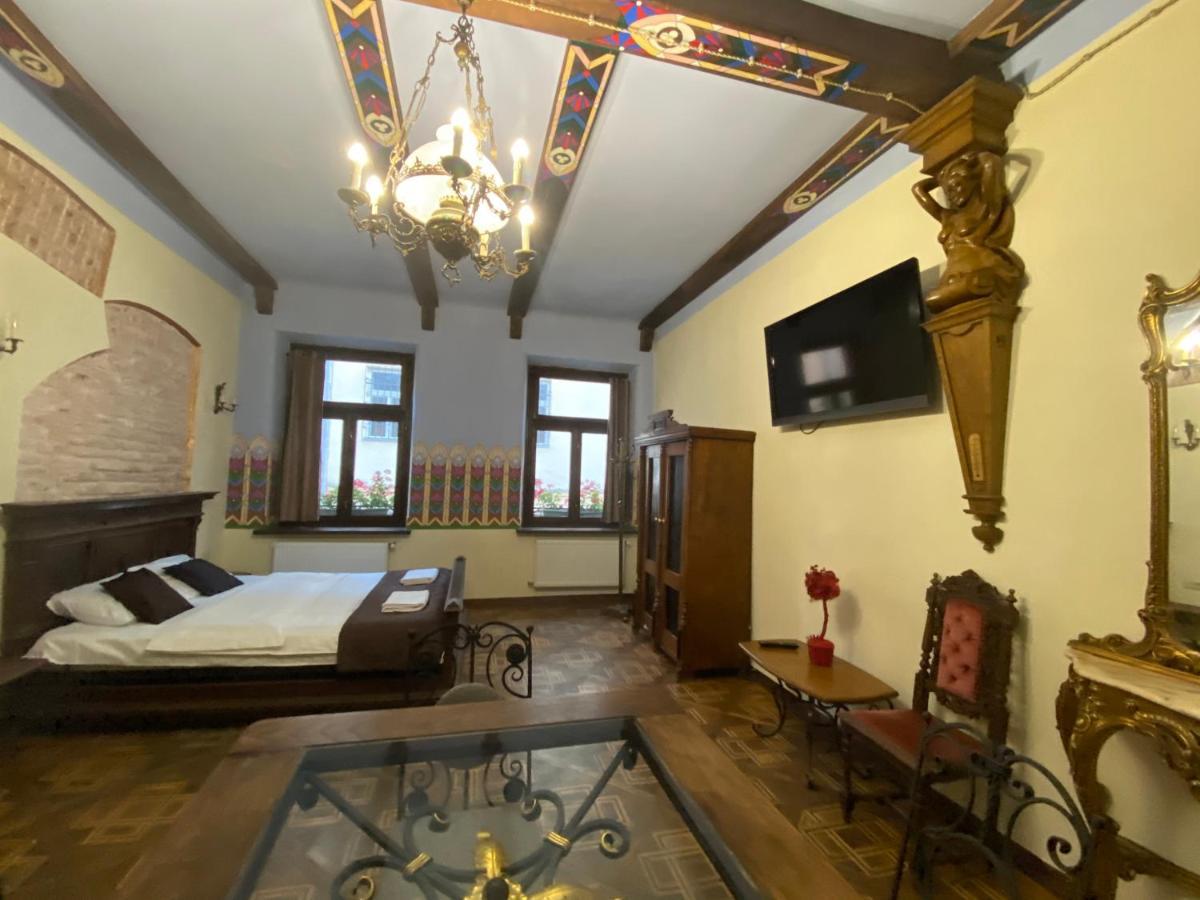 Апартаменти Королівські На Вулиці Лесі Українки 19 Leópolis Exterior foto