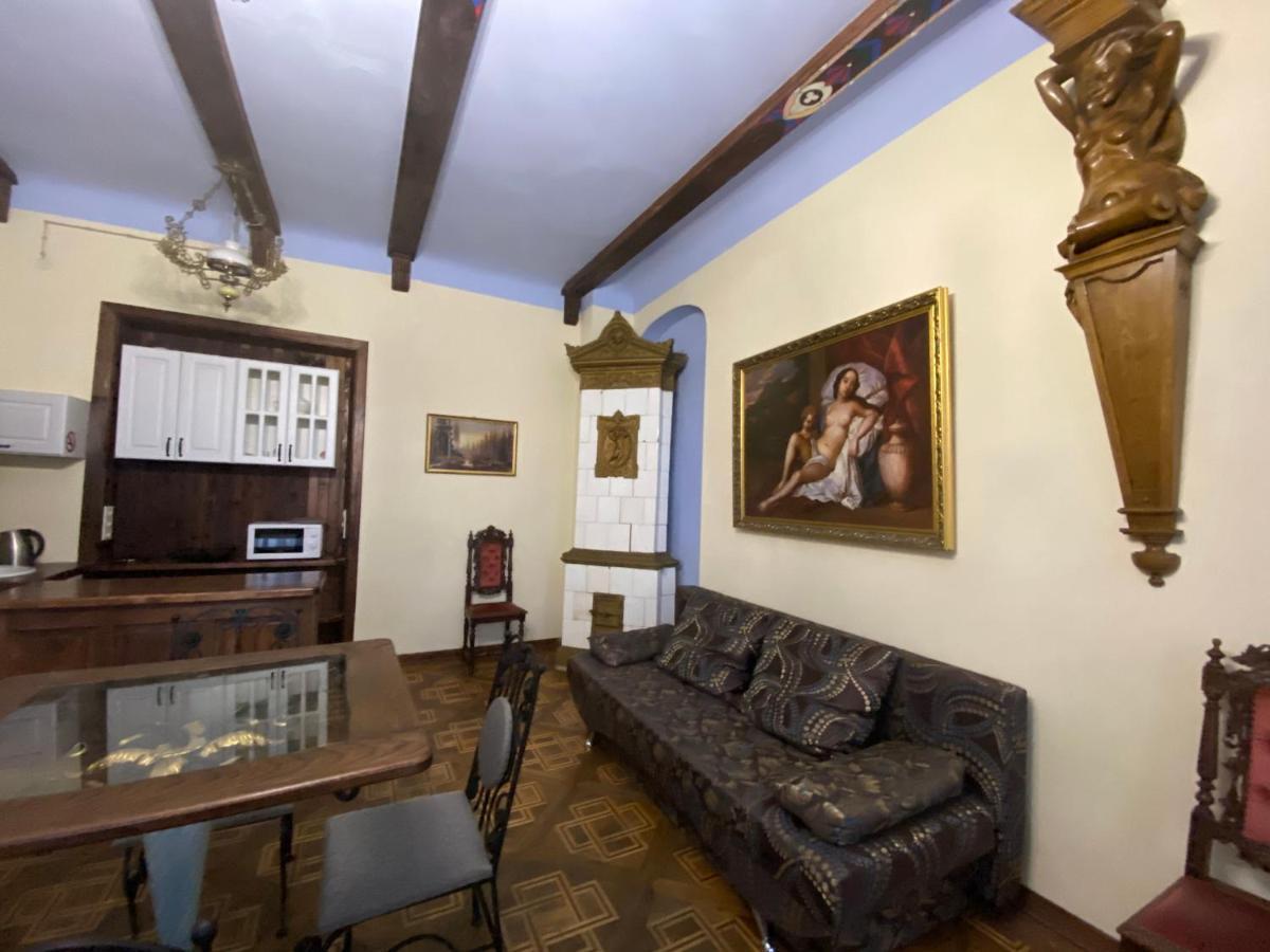 Апартаменти Королівські На Вулиці Лесі Українки 19 Leópolis Exterior foto