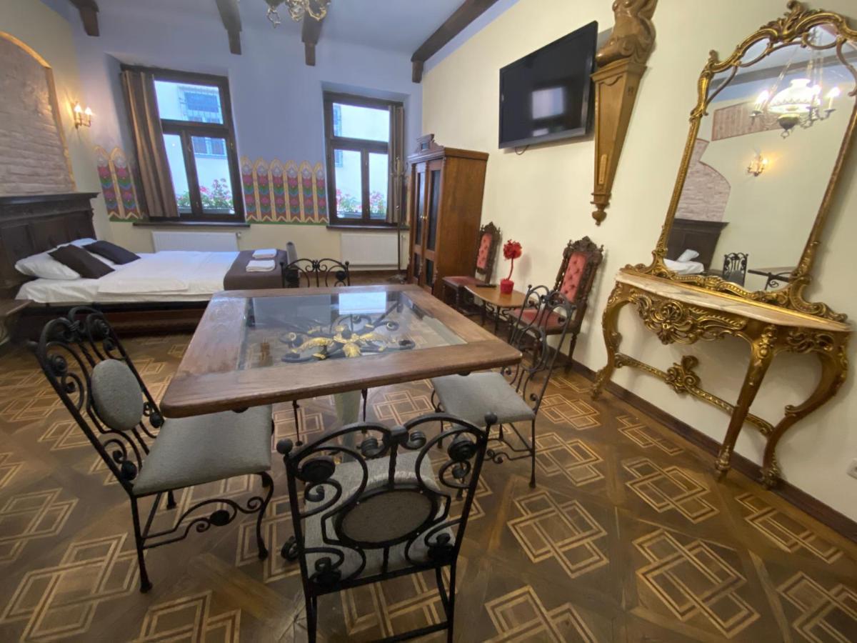 Апартаменти Королівські На Вулиці Лесі Українки 19 Leópolis Exterior foto